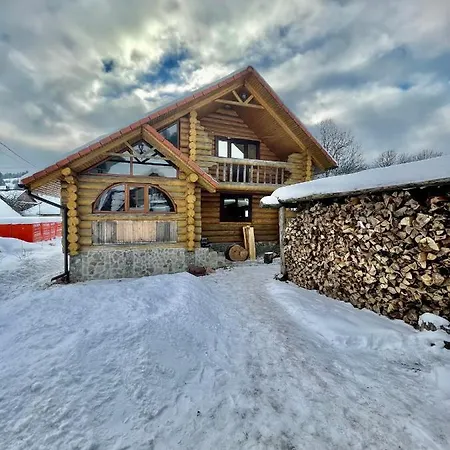 будиночок-зруб в центрі пилипця Villa