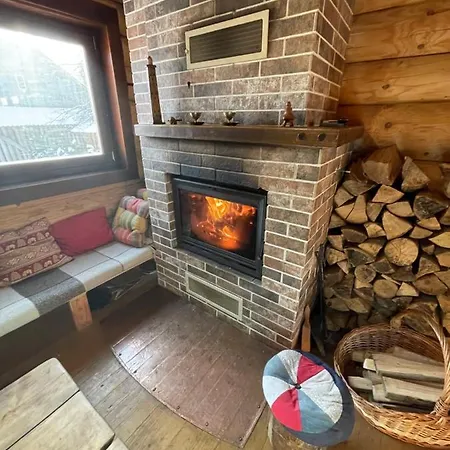 Villa будиночок-зруб в центрі пилипця