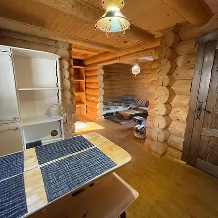 будиночок-зруб в центрі пилипця Villa Pilipets