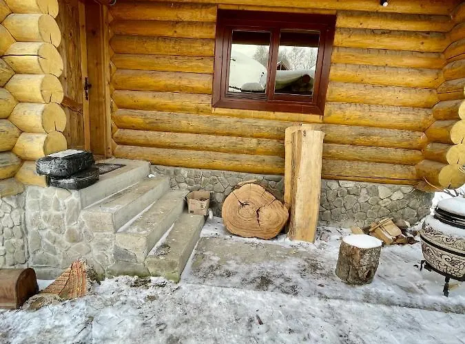 будиночок-зруб в центрі пилипця *
