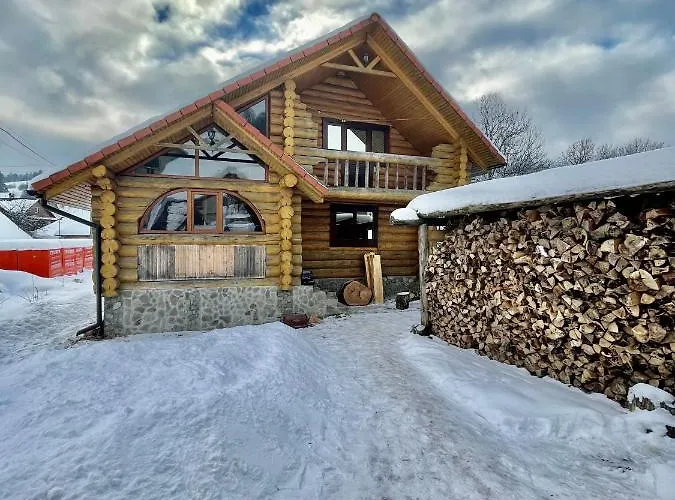 будиночок-зруб в центрі пилипця Villa
